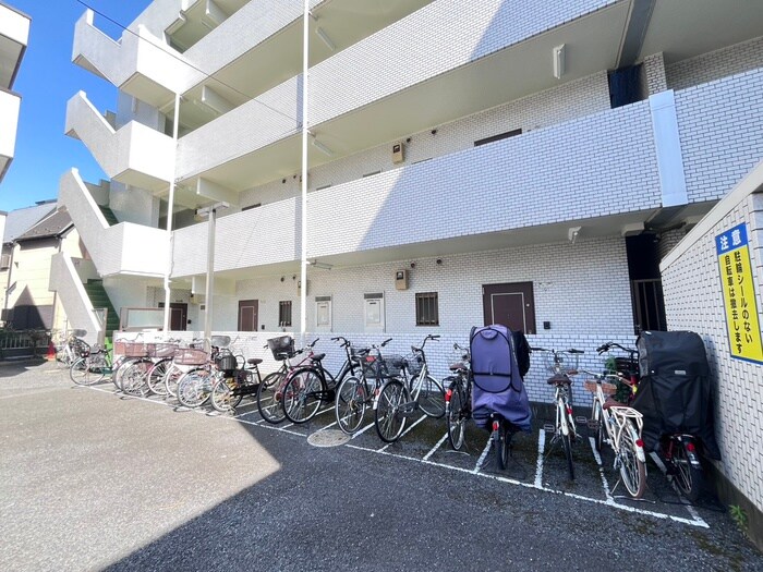 物件外観写真5　(駐輪場)
