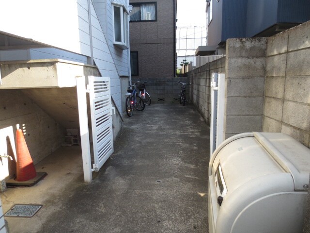 物件外観写真3　(エントランス部分)