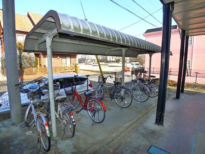 物件外観写真5　(駐輪場)