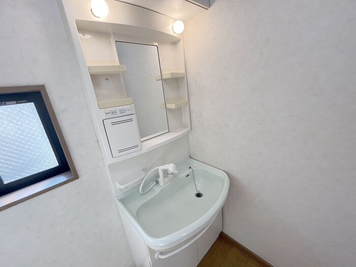 物件内観写真11　(洗面)