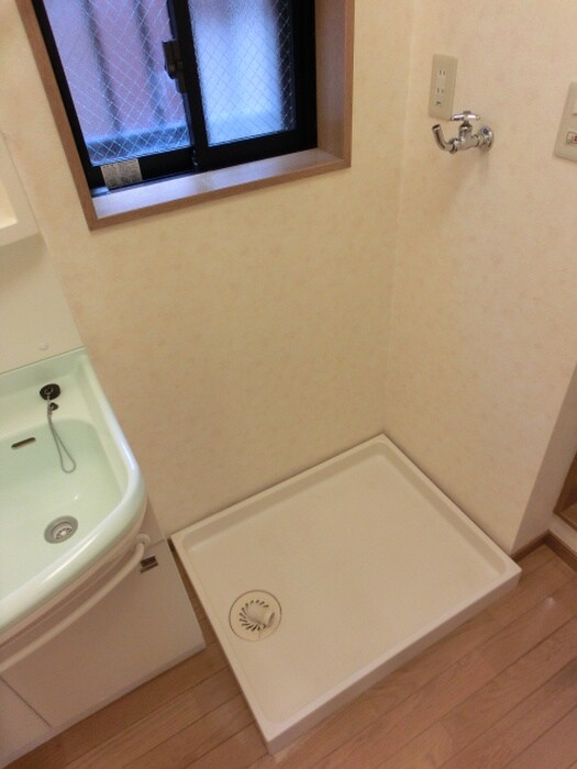 物件内観写真13　(洗濯機置場)