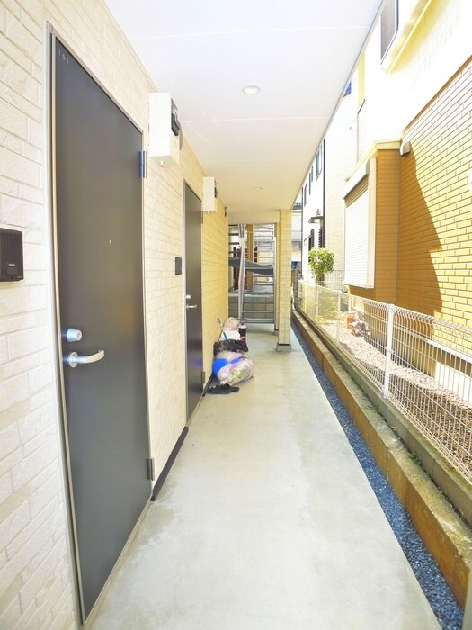 物件外観写真6　(エントランス部分)