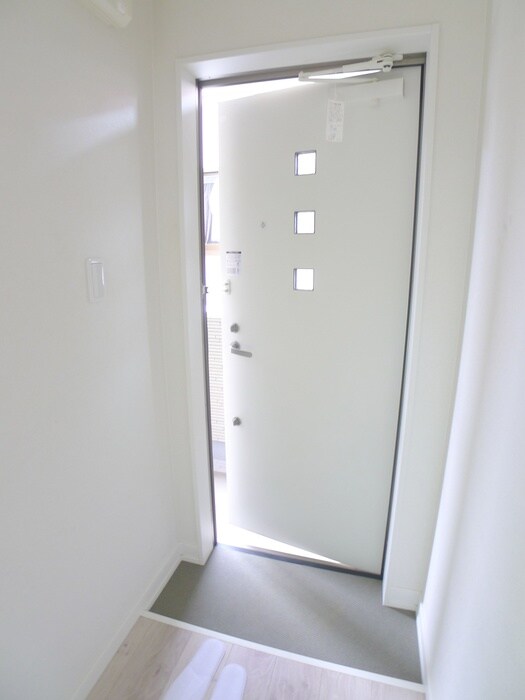 物件内観写真16　(玄関)