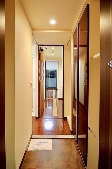 物件内観写真7　(玄関)