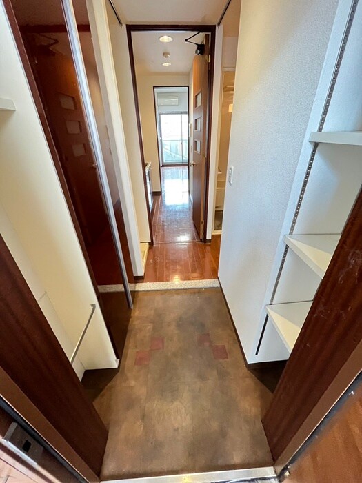 物件内観写真7　(玄関)