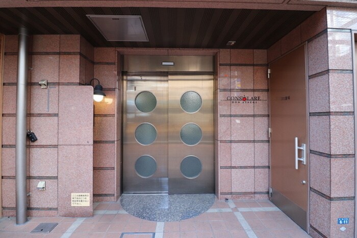 物件外観写真4　(エントランス部分)