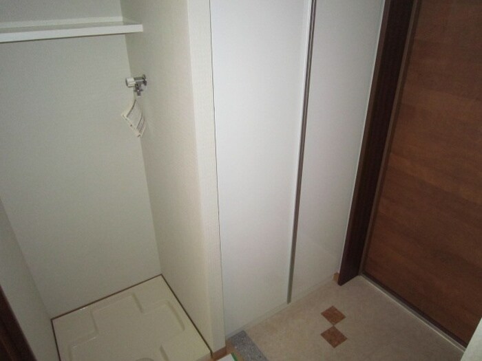 物件内観写真11　(洗濯機置場)