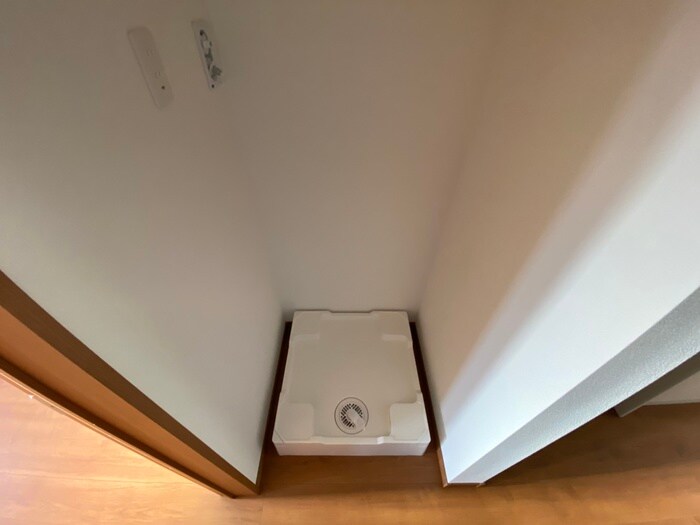 物件内観写真14　(洗濯機置場)