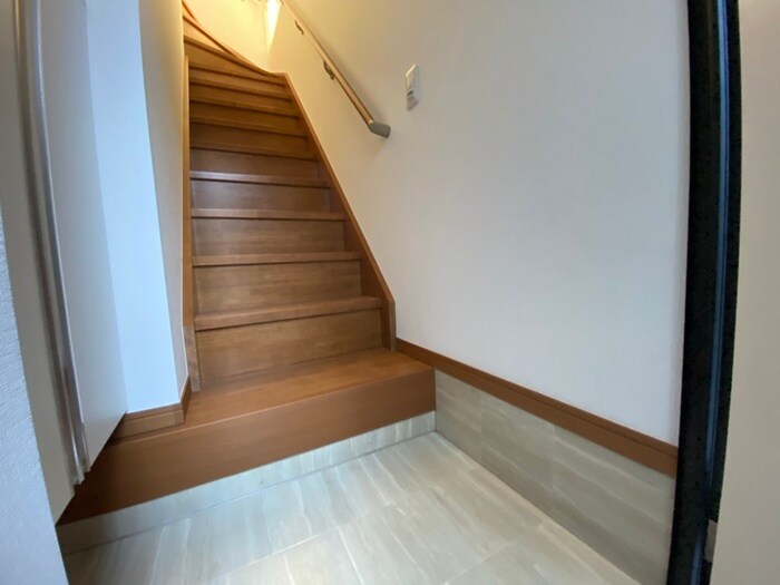 物件内観写真18　(玄関)