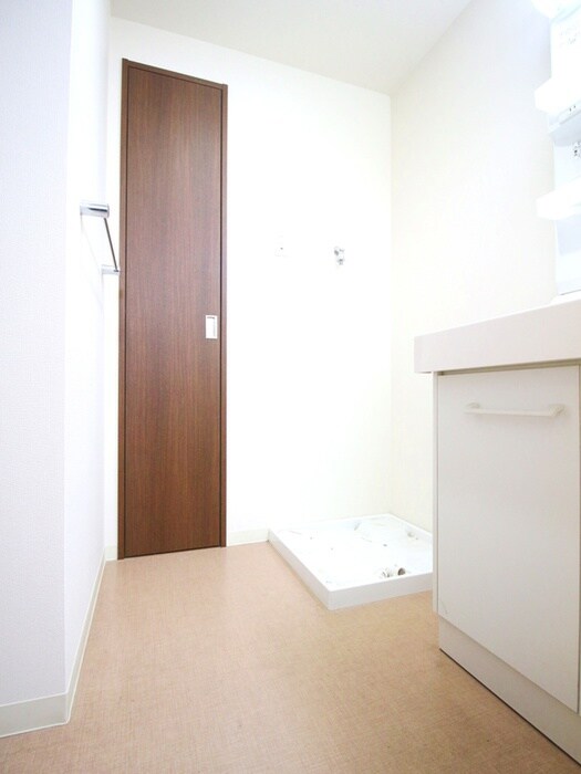 物件内観写真16　(洗濯機置場)