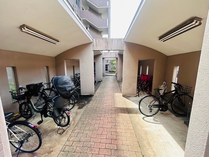 物件外観写真5　(駐輪場)