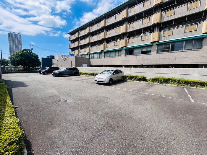 物件外観写真6　(駐車場)