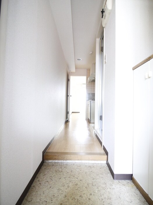 物件内観写真12　(玄関)