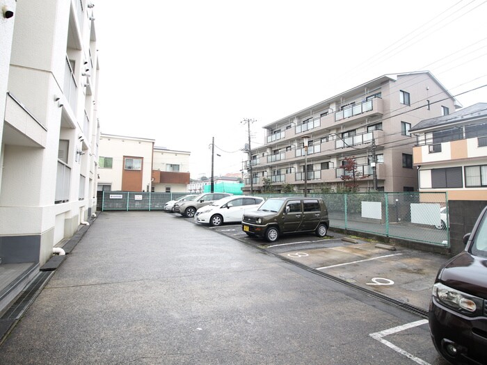 物件外観写真2　(駐車場)