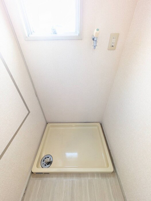 物件内観写真12　(洗濯機置場)