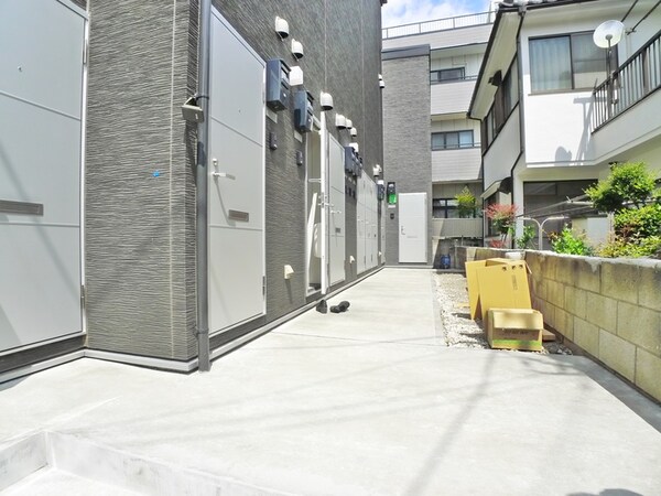 建築中