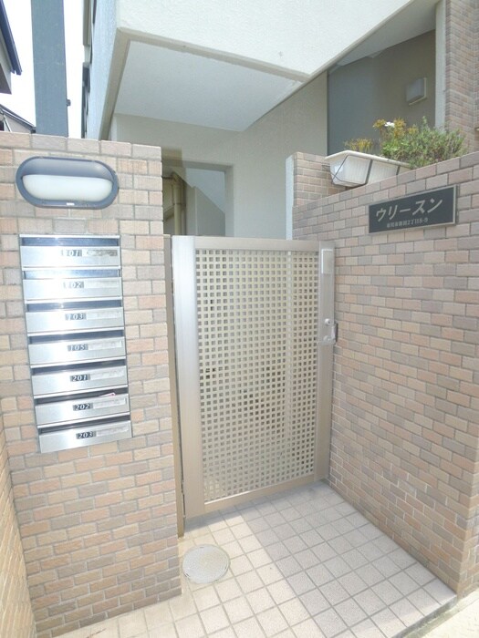 物件外観写真2　(エントランス部分)