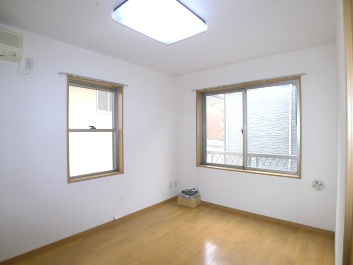 物件内観写真6　(室内からの展望)