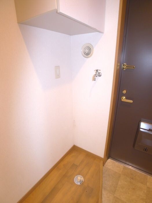 物件内観写真13　(洗濯機置場)