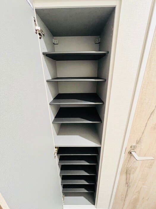 物件内観写真18　(靴箱)
