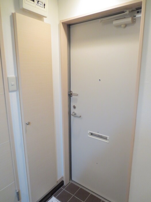 物件内観写真16　(玄関)