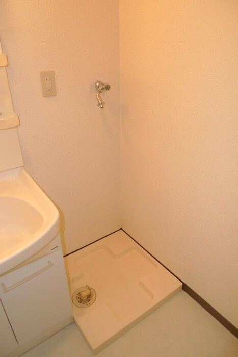 物件内観写真10　(洗濯機置場)