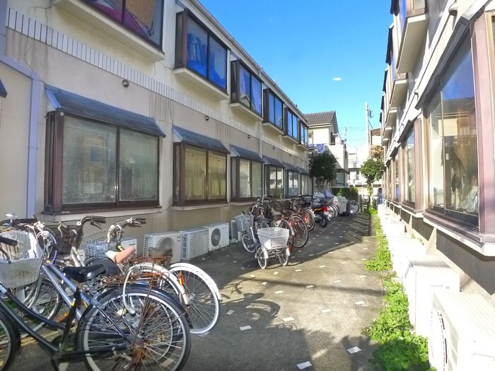 物件外観写真3　(駐輪場)