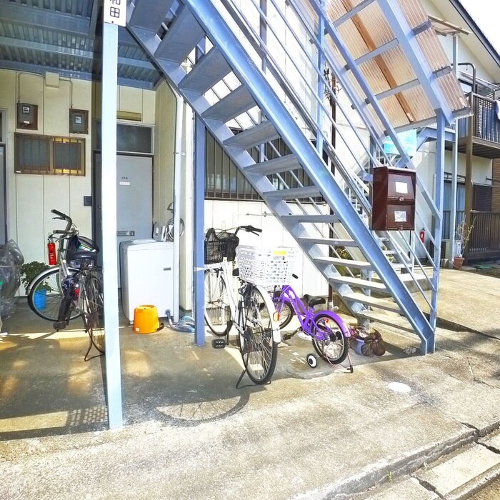 物件外観写真3　(エントランス部分)