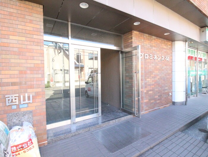 物件外観写真2　(エントランス部分)