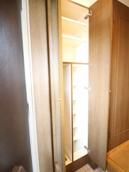 物件内観写真8　(靴箱)