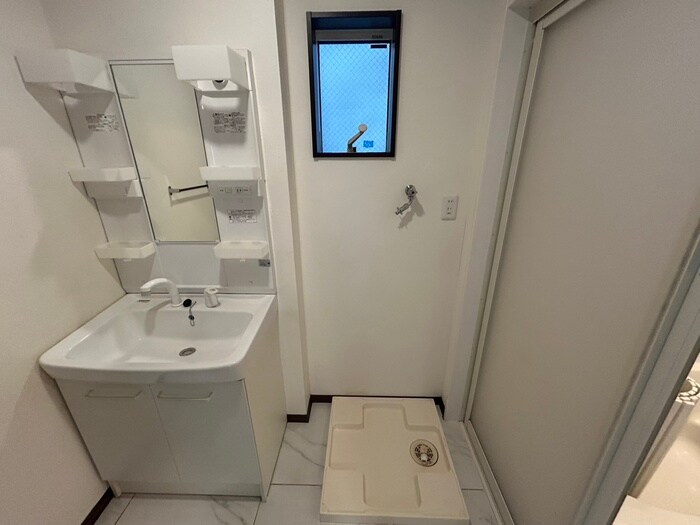 物件内観写真17　(洗濯機置場)