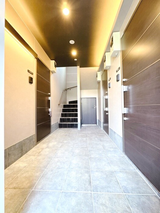 物件外観写真5　(エントランス部分)