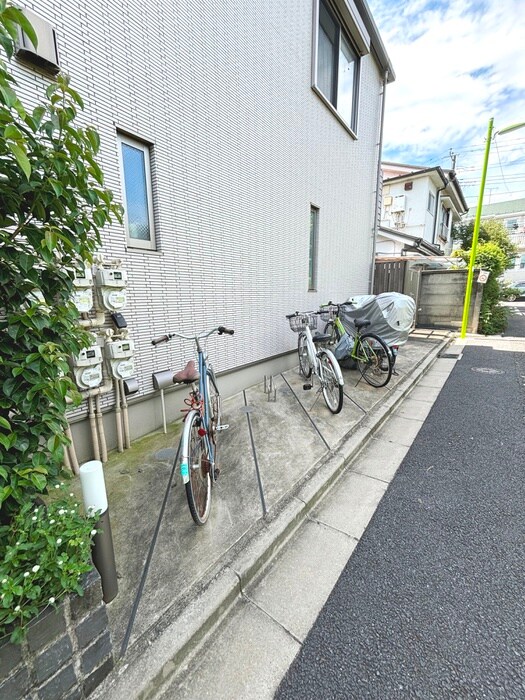 物件外観写真6　(駐輪場)