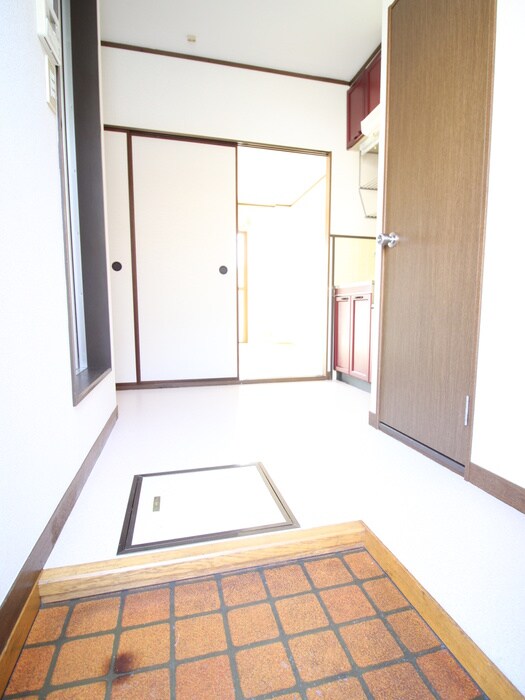 物件内観写真10　(玄関)