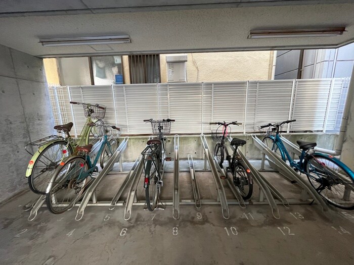 物件外観写真4　(駐輪場)