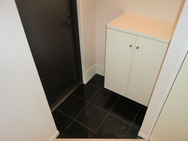 物件内観写真12　(玄関)