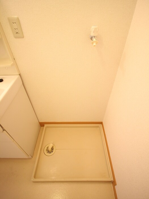 物件内観写真12　(洗濯機置場)