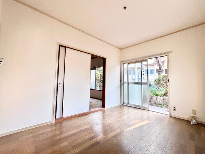 物件内観写真2　(居室)