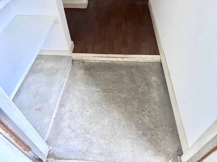 物件内観写真10　(玄関)