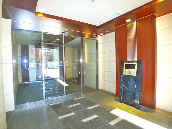 物件外観写真4　(エントランス部分)