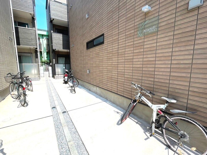 物件外観写真5　(駐輪場)