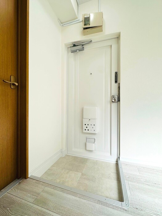 物件内観写真18　(玄関)