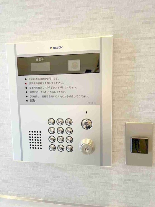 物件外観写真4　(エントランス部分)