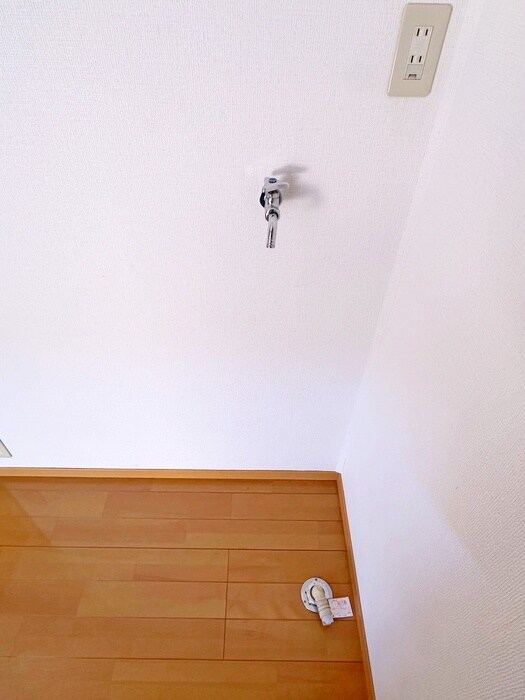 物件内観写真13　(洗濯機置場)