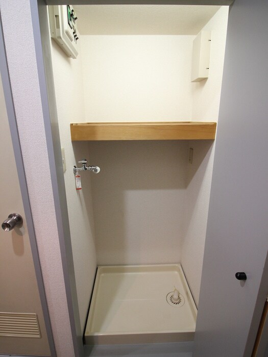 物件内観写真16　(洗濯機置場)