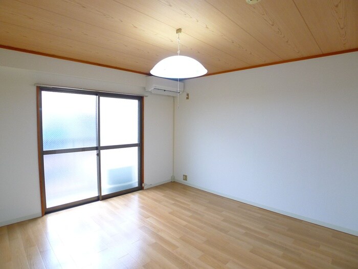 物件内観写真7　(室内からの展望)