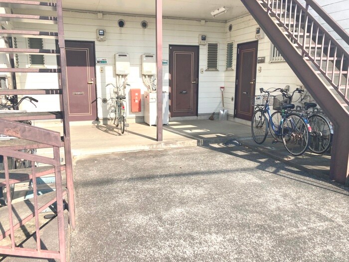 物件外観写真5　(駐輪場)