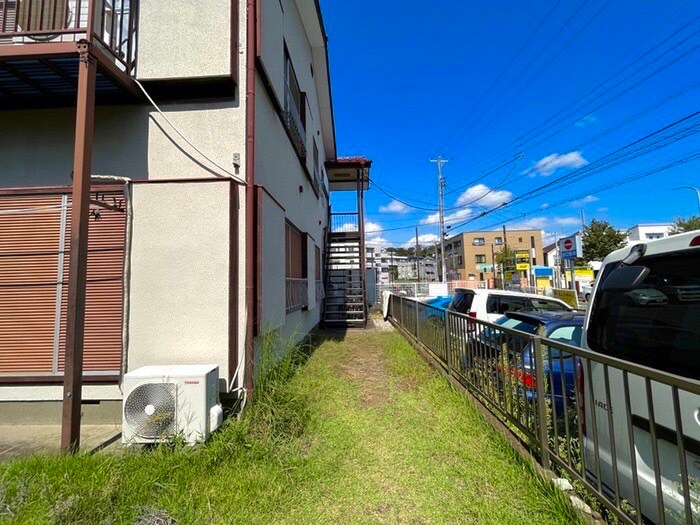 物件外観写真3　(エントランス部分)