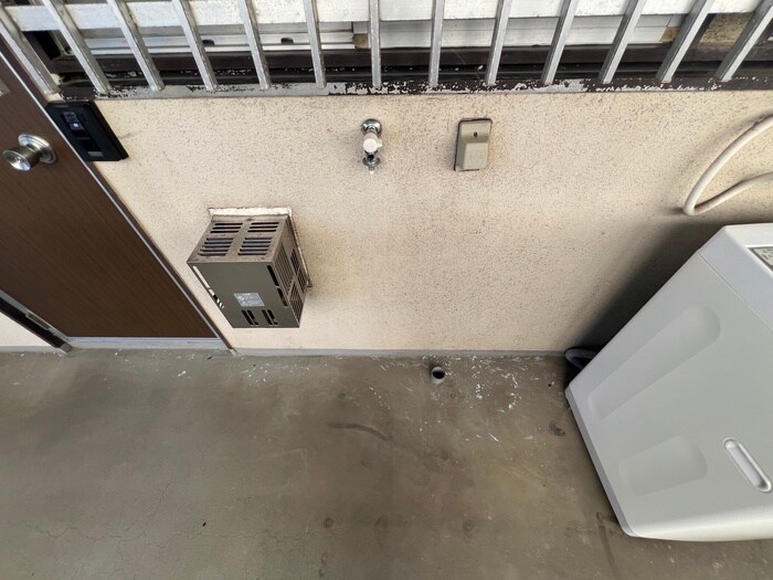 物件内観写真12　(洗濯機置場)