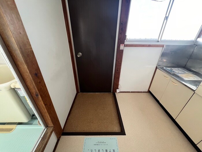 物件内観写真16　(玄関)